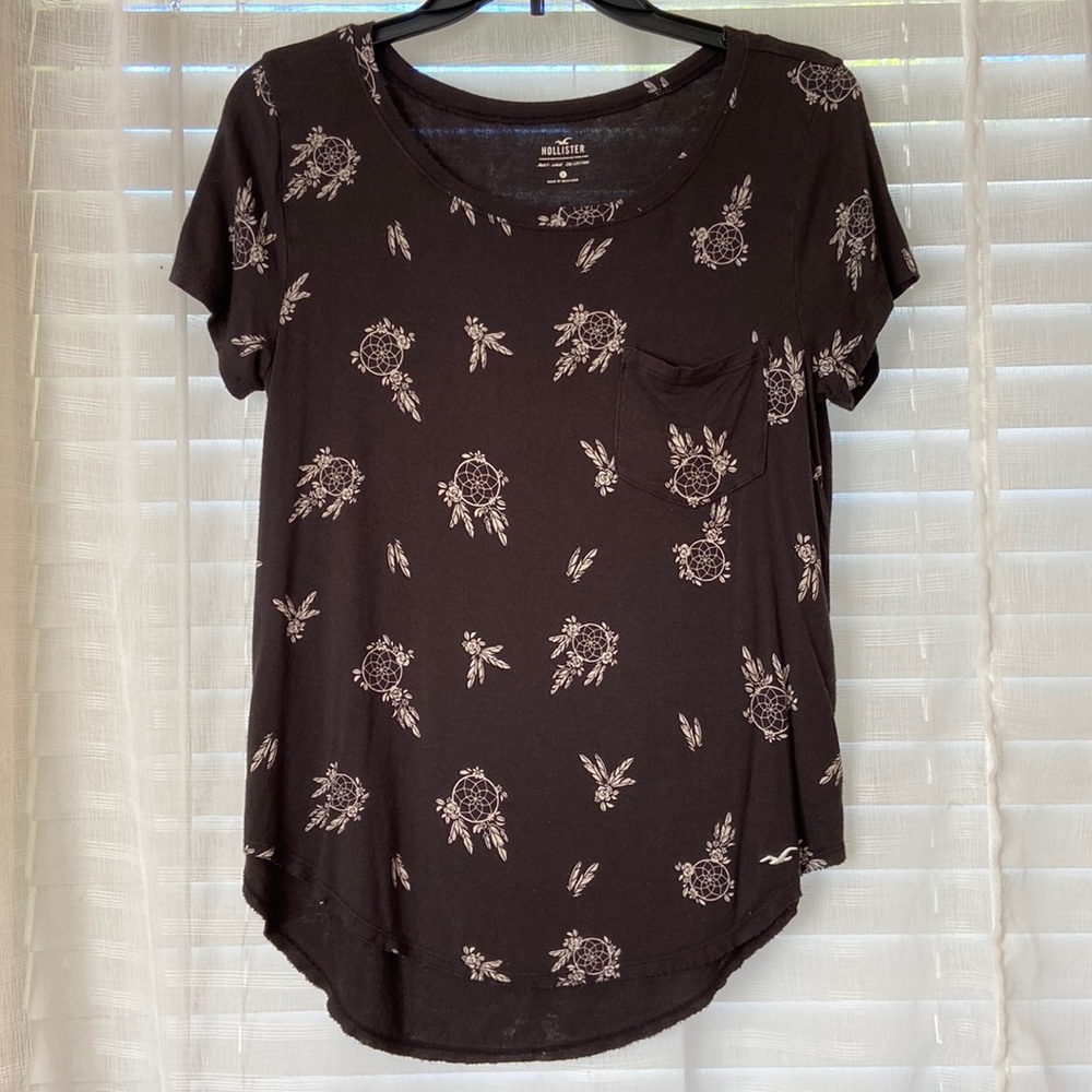 • Hollister short-sleeved shirt •Ladies Size Small •Gray w/ivory print